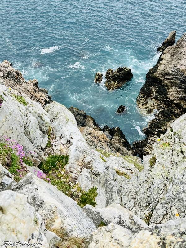 Photo Pointe de Dinan : La Pointe de Dinan sur la presqu’île de Crozon. On ne le voit pas très bien sur la photo, mais les falaises sont assez hautes 🤭😅c, Tita’s Pictures, Pointe de Dinan, Crozon