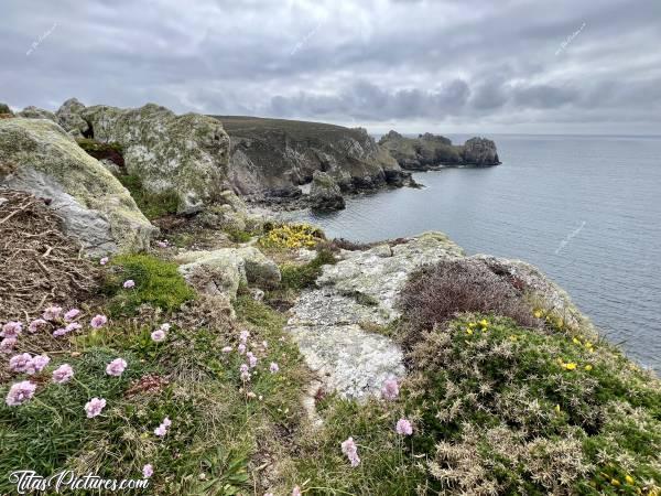 Photo Pointe de Dinan : La Pointe de Dinan, sur la presqu’île de Crozon. Il s’agit d’un bel endroit sauvage et préservé, idéal pour une belle randonnée 🥾😍c, Tita’s Pictures, Pointe de Dinan, Crozon