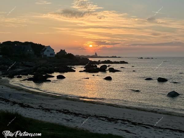 Photo Brignogan-Plages : Découverte d’une belle petite plage à Brignogan-Plages. Ce soir-là, j’ai eu droit à un magnifique coucher de soleil, que j’ai mitraillé de photos 🤭😅😎😍🥰c, Tita’s Pictures, Brignogan-Plages, Coucher de soleil, Plage