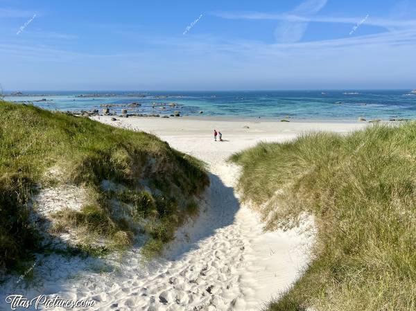 Photo Plage du Lividic : Regardez moi ce beau sable blanc et très fin 🤭😍 C’est ce qui donne ce beau bleu turquoise à la mer 😍😎c, Tita’s Pictures, Plage du Lividic, Sable blanc, Dunes, Rochers, Mer