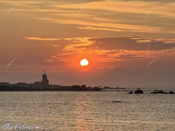 Photo Brignogan-Plages : Découverte d’une belle petite plage à Brignogan-Plages. Ce soir-là, j’ai eu droit à un magnifique coucher de soleil 😎😍🥰c, Tita’s Pictures, Brignogan-Plages, Coucher de soleil