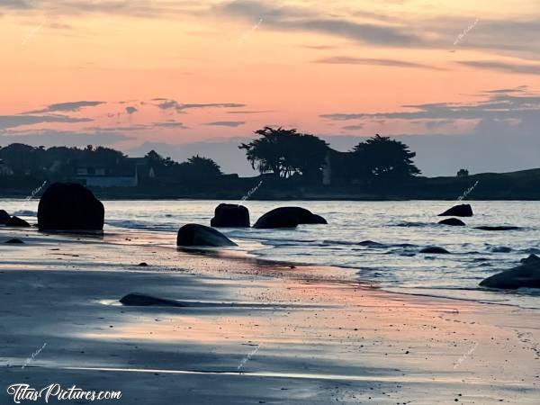 Photo Plage du Lividic : J’aime beaucoup ce dégradé de couleurs de fin de journée 😍🥰 C’était une très belle balade ce soir-là, sur la plage du Lividic 😍😎c, Tita’s Pictures, Plage du Lividic, Coucher de Soleil