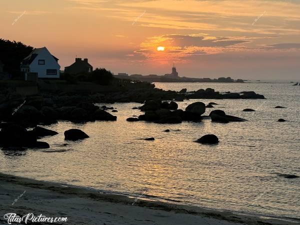 Photo Brignogan-Plages : Découverte d’une belle petite plage à Brignogan-Plages. Ce soir-là, j’ai eu droit à un magnifique coucher de soleil 😎😍🥰c, Tita’s Pictures, Brignogan-Plages, Coucher de Soleil