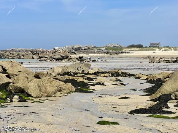 Photo Méneham : Des rochers de granit à perte de vue sur la plage de Méneham 🤭😅c, Tita’s Pictures, Méneham, Rochers, plage