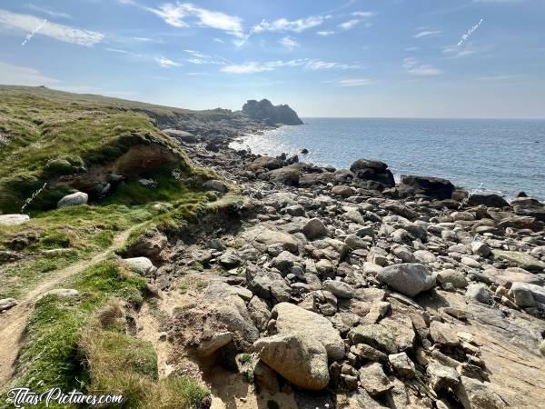 Photo Landunvez : Belle randonnée ensoleillée sur la côte sauvage de Landunvez. Je me demande s’il y a du sable à cet endroit à marée basse …? 🧐😅c, Tita’s Pictures, Landunvez, Rochers