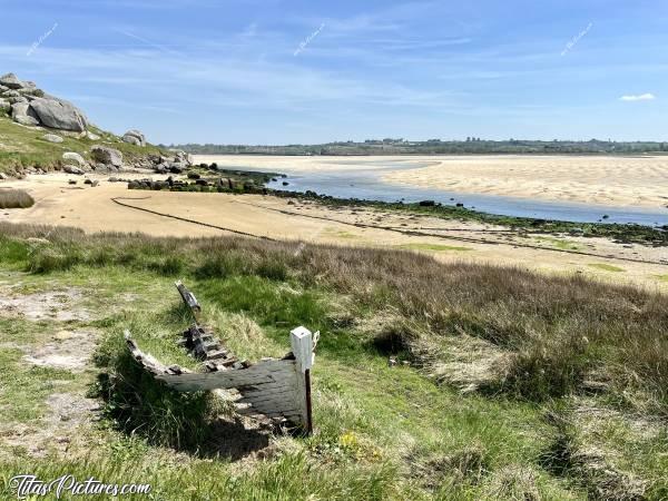 Photo Épave : Photo « Avant-Après » d’une épave de bateau. Le cadrage est quasiment identique. Qui sera le premier ou la première à retrouver le numéro de la 1ère photo de ce bateau ? 🧐🤗
Attention au piège… 😉c, Tita’s Pictures, Le Finistère, Épave, Port