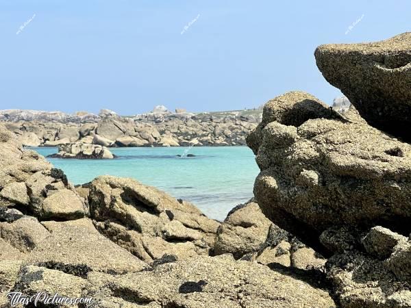 Photo Méneham : Que de rochers à Méneham 🤭😅 Il y en a de toutes les formes et de toutes les tailles 😍 Et vous avez vu cette eau turquoise ?! 😍c, Tita’s Pictures, Méneham, Rochers, Eau turquoise 