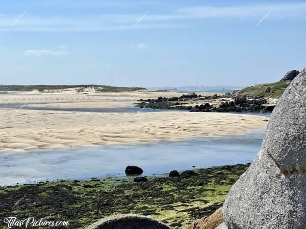 Photo La Baie du Kernic : La Baie du Kernic à Marée basse. Au loin côté mer, derrière la Dune de Keremma, il y a plein de Kitesurf qui s’amusent avec le vent 👍🏻😍c, Tita’s Pictures, Baie du Kernic, Finistère, Plage