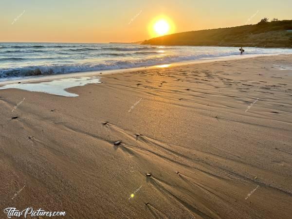 Photo La Plage du Veillon : Encore un beau coucher du soleil à la plage du Veillon, à Talmont-Saint-Hilaire 😍😎🥰c, Tita’s Pictures, Plage du Veillon, Talmont-Saint-Hilaire, Coucher du soleil