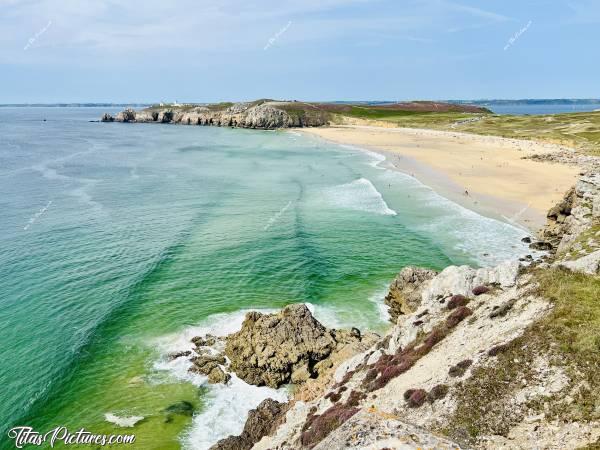 Photo Plage de Pen Hat : Belle journée ensoleillée et très chaude à Camaret-sur-Mer, près du Musée mémorial de la Pointe de Pen Hir. C’est joli cet effet de vagues vertes qui forment de grandes lignes dans la mer 👍🏻😍c, Tita’s Pictures, Camaret-sur-Mer, Plage de Pen Hat