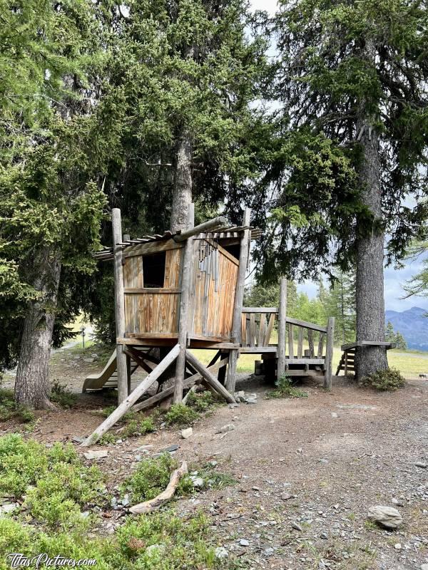 Photo Cabane en bois 🪵  : Quelle belle cabane en bois ! Petite, j’aurais adoré pouvoir y jouer 😍🥰 c, Tita’s Pictures, Cabane en Bois