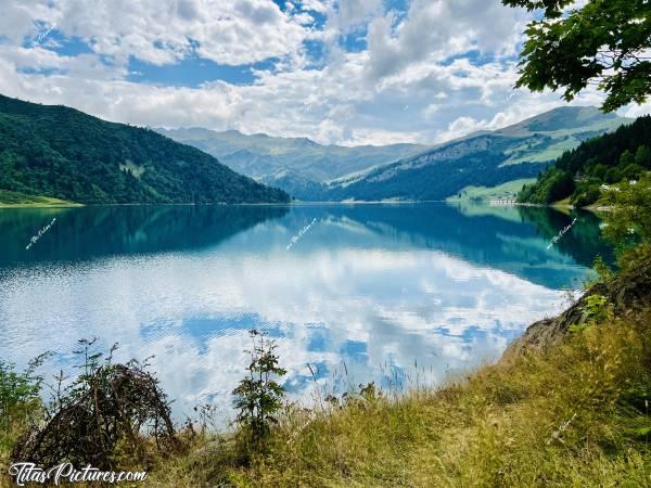 Photo Lac de Roselend : Oh oh … Le temps est en train de changer rapidement 😬 Je sens que je vais me prendre une averse 😅c, Tita’s Pictures, Les Alpes, Lac de Roselend, Beaufortin, Savoie