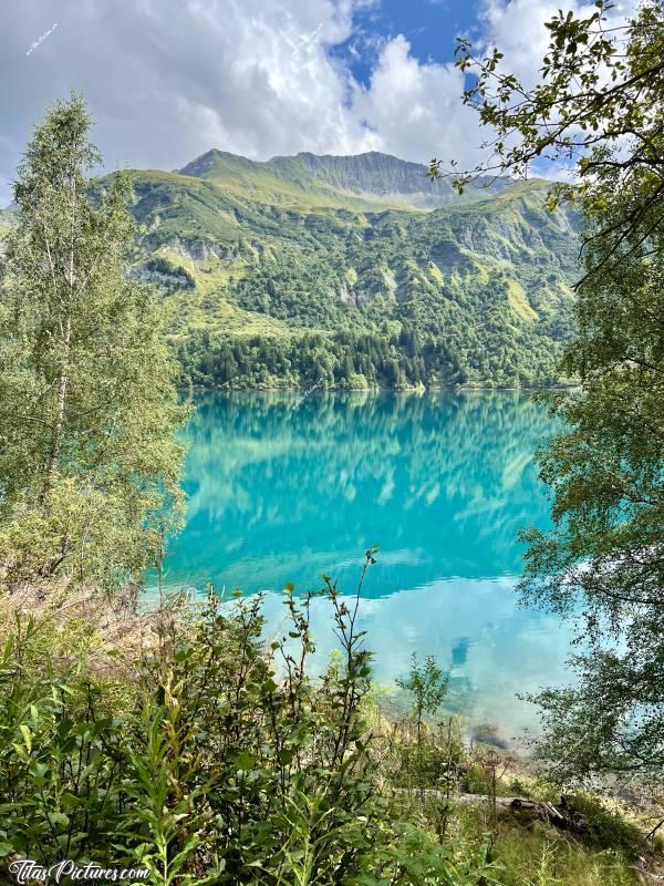 Photo Lac de Roselend : Et oui, encore une photo du Lac de Roselend 🤭😅 Incroyable cette eau turquoise 😧😍c, Tita’s Pictures, Les Alpes, Lac de Roselend, Beaufortin, Savoie