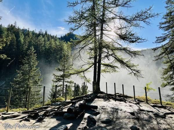 Photo Torrente Ruthor : Est-ce que cette vue est mieux en portrait ou en paysage ? 🧐🤭😅c, Tita’s Pictures, Les Alpes, La Thuile, Cascade du Rutor, Randonnée, Torrente Ruthor, Sentiero Cascate del Rutor