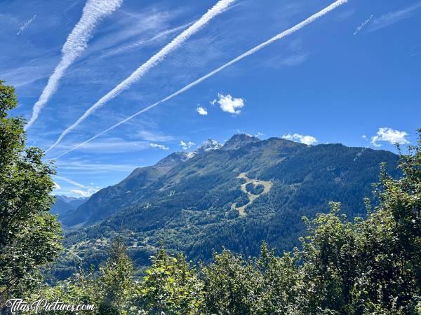 Photo Le Mont Pourri : Et oui, c’est bien son nom: le Mont Pourri. Pas très vendeur comme nom 🤭😅 On le reconnaît avec ce motif faisant penser à une tête de mort ☠️🤭😅c, Tita’s Pictures, Les Alpes, la Vanoise, le Mont Pourri, Montagne