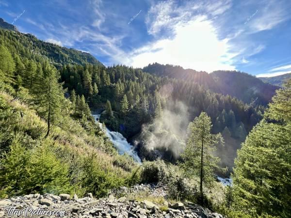 Photo La Thuile : Belle lumière de fin de journée, sur cette belle cascade à la Thuile, le long du Torrente Ruthor. Il y avait un arc-en-ciel 🌈 par moment dans la brume 😍🥰c, Tita’s Pictures, Les Alpes, La Thuile, Cascade du Rutor, Randonnée, Torrente Ruthor, Sentiero Cascate del Rutor