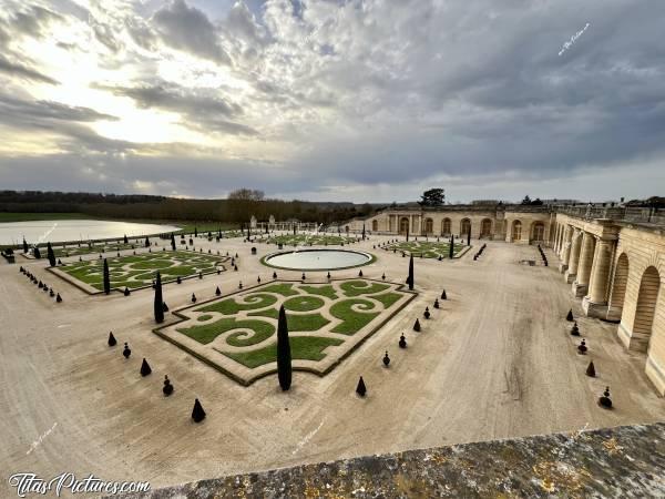 Photo Jardin du Château de Versailles : Joli point de vue sur l’orangerie du Château de Versailles, et sur le Plan d’eau des Suisses, au fond à gauche. c, Tita’s Pictures, Château de Versailles, Jardin du Château de Versailles