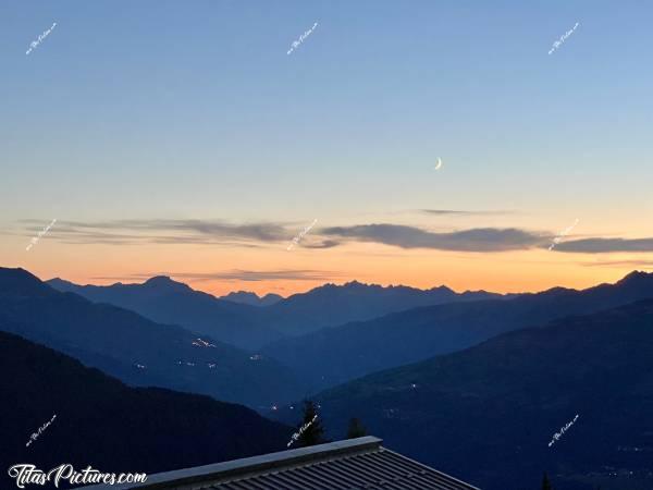 Photo La Rosière : Coucher de soleil à la Rosière, avec un joli croissant de Lune 😍🥰c, Tita’s Pictures, La Rosière, Les, Alpes, Montagnes