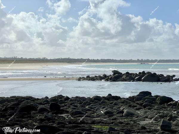 Photo Plage de Porsmeur : Vue sur la grande plage de Keremma, prise des rochers de la plage de Porsmeur. c, Tita’s Pictures, La Baie du Kernic, Plage, Sable blanc, rochers