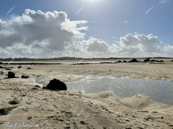 Photo La Baie du Kernic  : La Baie du Kernic à marée basse, avec vue sur la Dune de Keremma en face. Une belle journée ensoleillée de février, pour faire une belle balade revigorante 😍🥰c, Tita’s Pictures, La Baie du Kernic, Plage, Sable blanc, Rochers