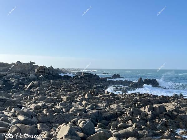 Photo Crach’Zu : La côte déchiquetée du Finistère nord, à Crach’Zu. Il y avait de magnifiques grosses vagues ce jour là, qui s’éclataient sur les rochers 👍🏻😍c, Tita’s Pictures, Crach’Zu, Rochers, mer