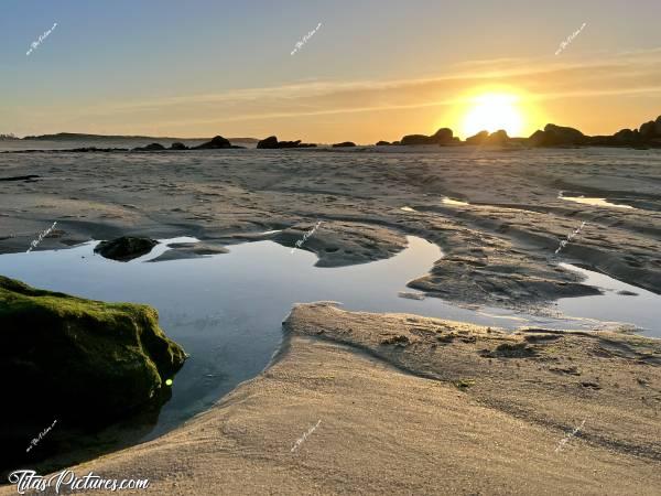 Photo La Baie du Kernic  : Coucher du soleil dans les flaques d’eau, à la Baie du Kernic, dans le Finistère Nord 😍🥰c, Tita’s Pictures, La Baie du Kernic, Plage, Sable blanc, Coucher du Soleil 